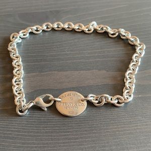 TIFFANY & CO. Return to Tiffany Oval Tag Choker Necklace
